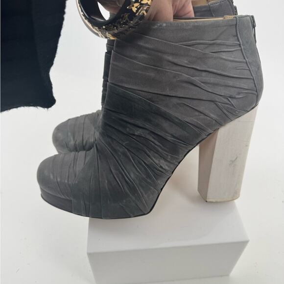 VPL by LD Tuttle Size 40.5 gathered leather gray heels with white heels - Picture 3 of 9